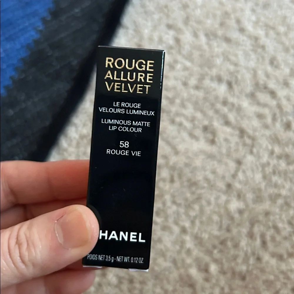 CHANEL Rouge Allure Velvet Lipstick 58 Rouge Vie